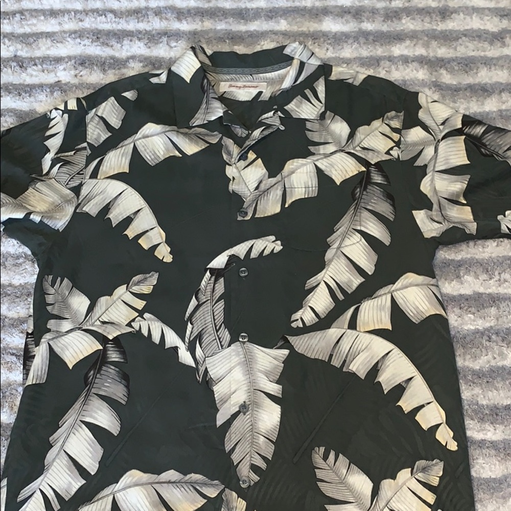 Tommy Bahama silk chest pocket floral camp shirt M